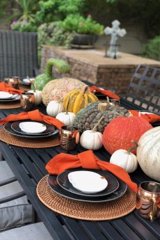 How to Create the Easiest All-Pumpkin Fall Tablescape