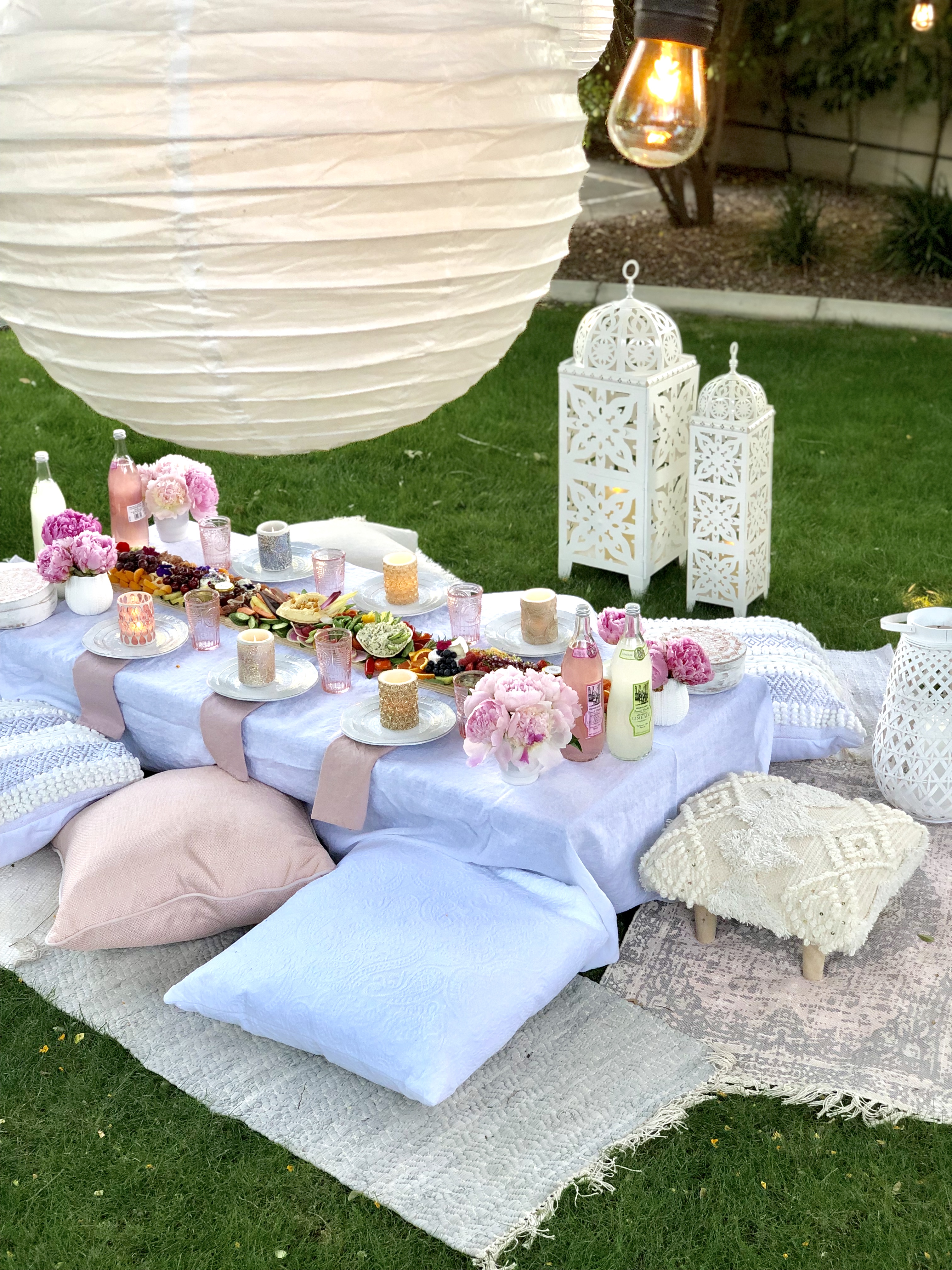 Moroccan Party: Picnic on the Lawn
