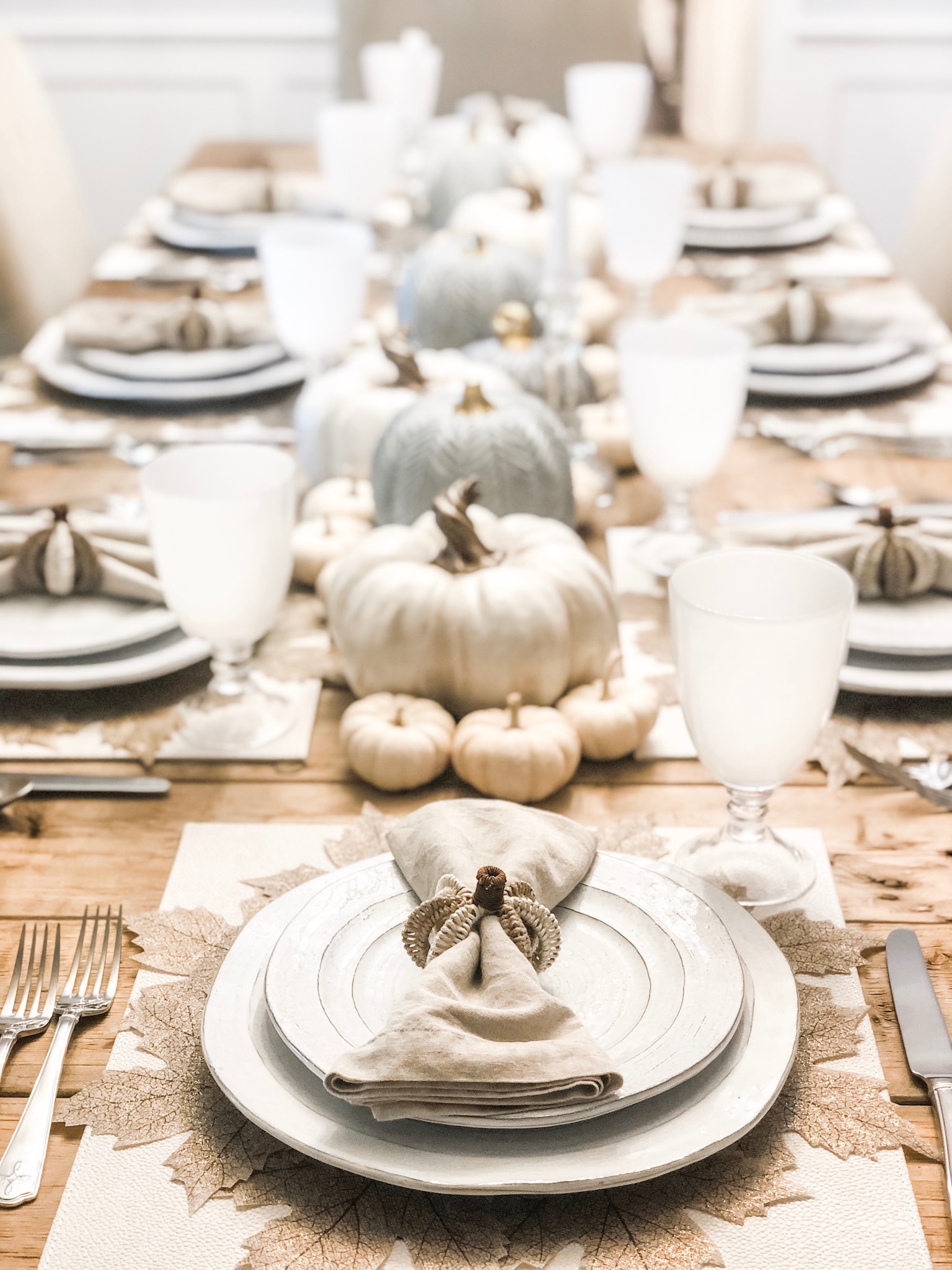 White Fall Table: Neutral Pumpkin Decor