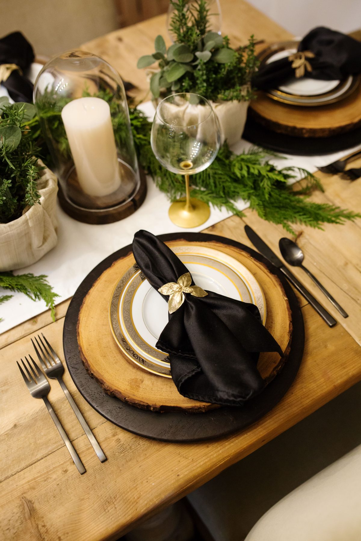 Black and Gold Holiday Table: Botanical Inspiration - to have + to host