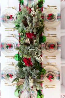 red and green Christmas table