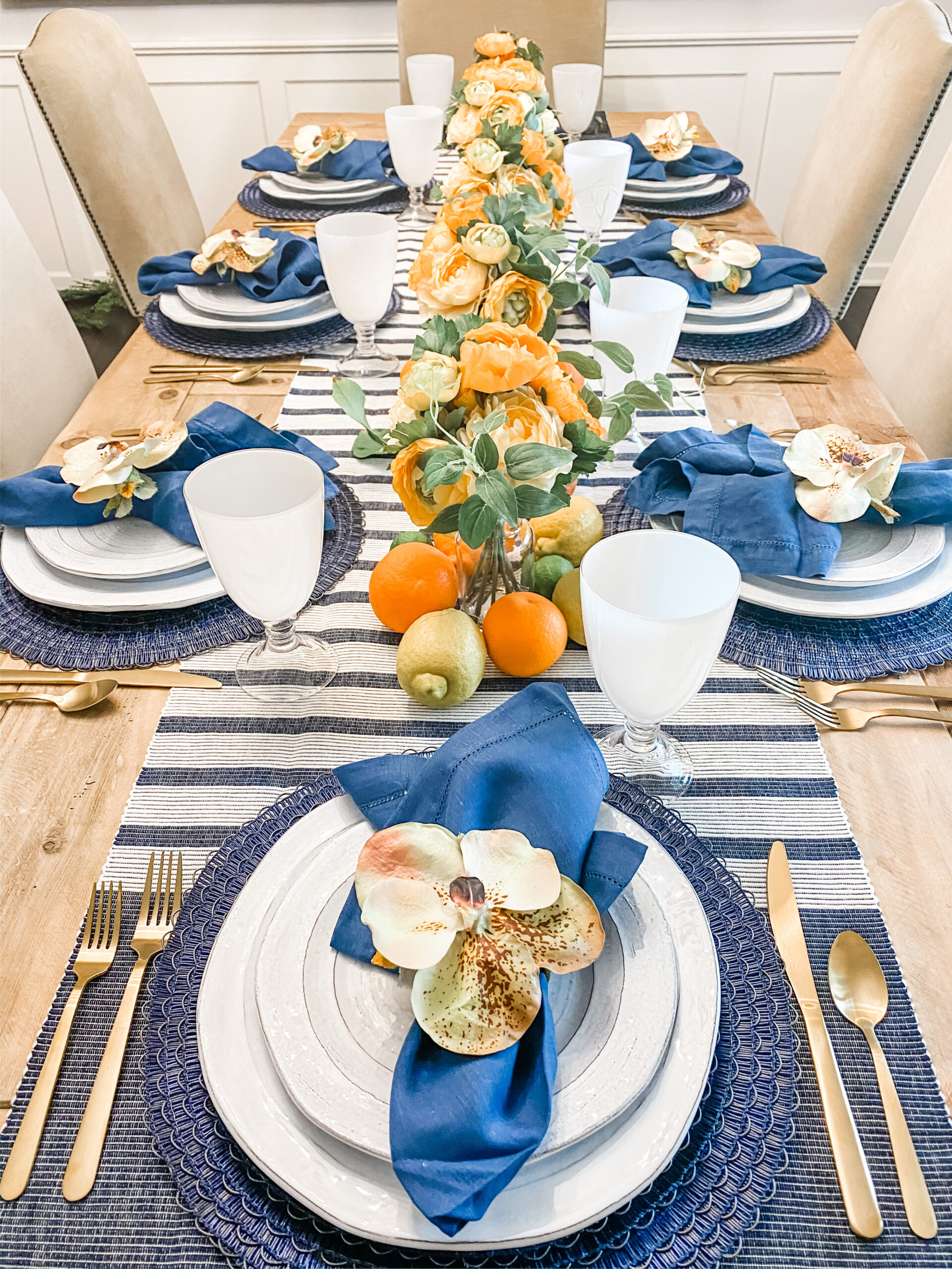 Fresh Citrus Table: Crisp Navy and Bright Fruit - to have + to host