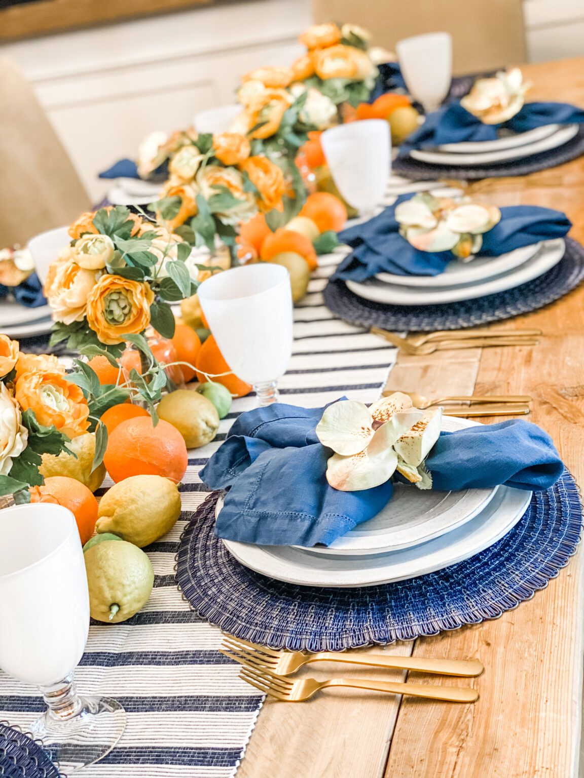 Fresh Citrus Table: Crisp Navy and Bright Fruit - to have + to host