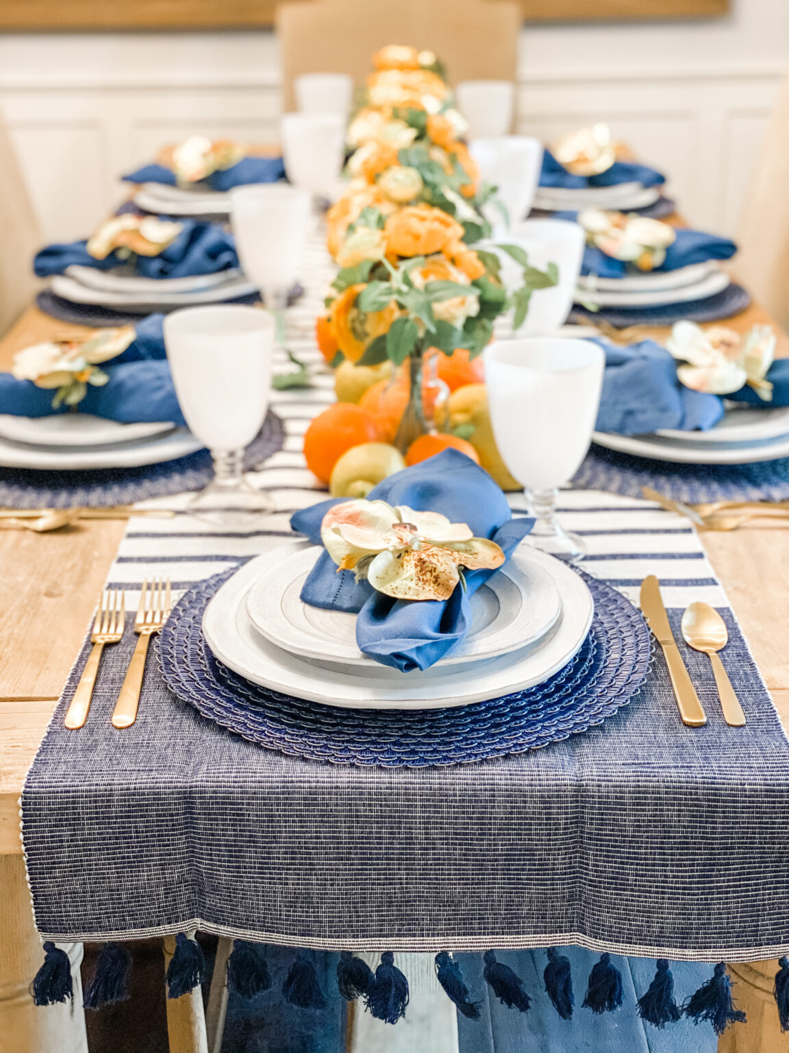 Fresh Citrus Table: Crisp Navy and Bright Fruit - to have + to host