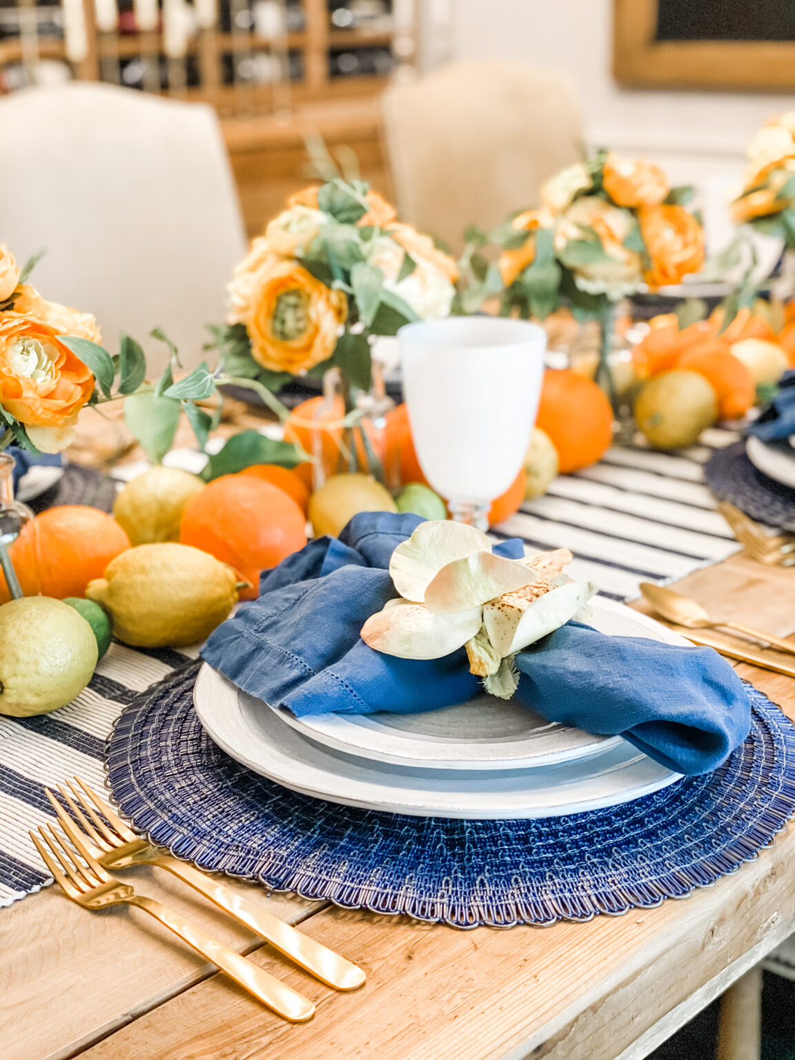 Fresh Citrus Table: Crisp Navy and Bright Fruit - to have + to host