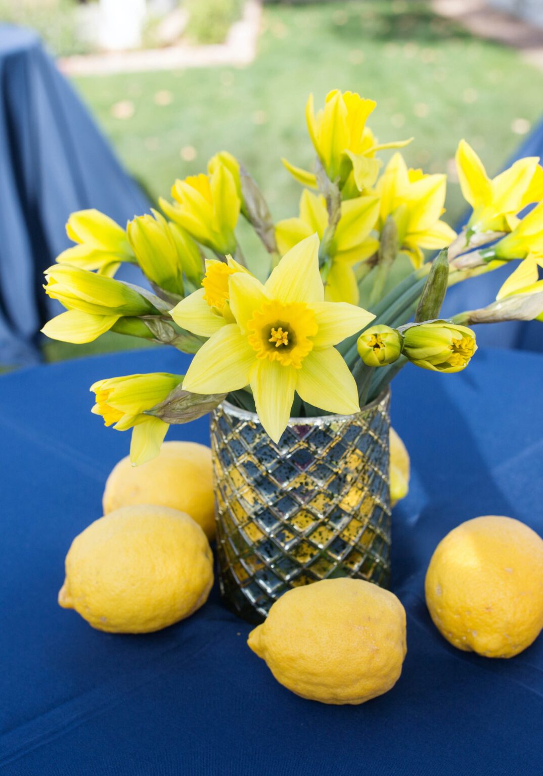 Spring Flowers: Tips for DIY Arrangements - to have + to host