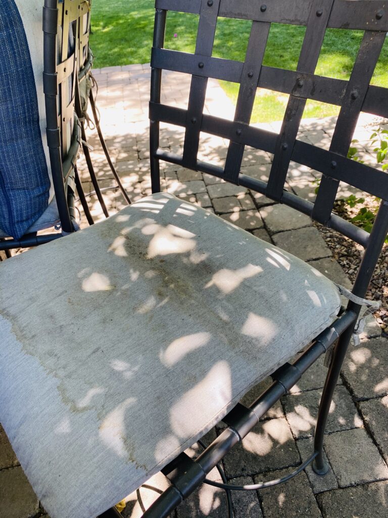 cleaning outdoor cushions