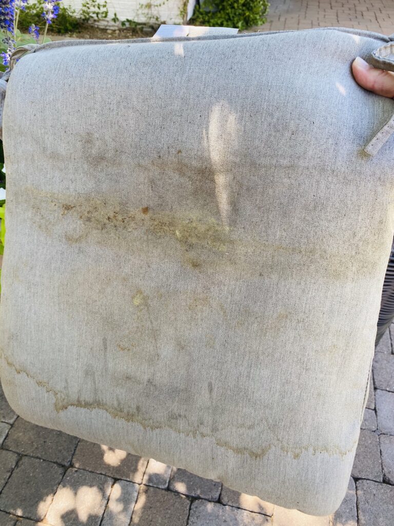 cleaning outdoor cushions