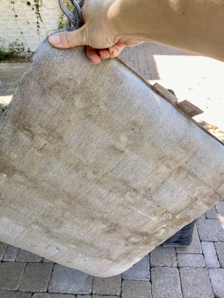 cleaning outdoor cushions