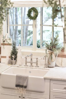 Simple Ideas for Christmas Decor in the Kitchen