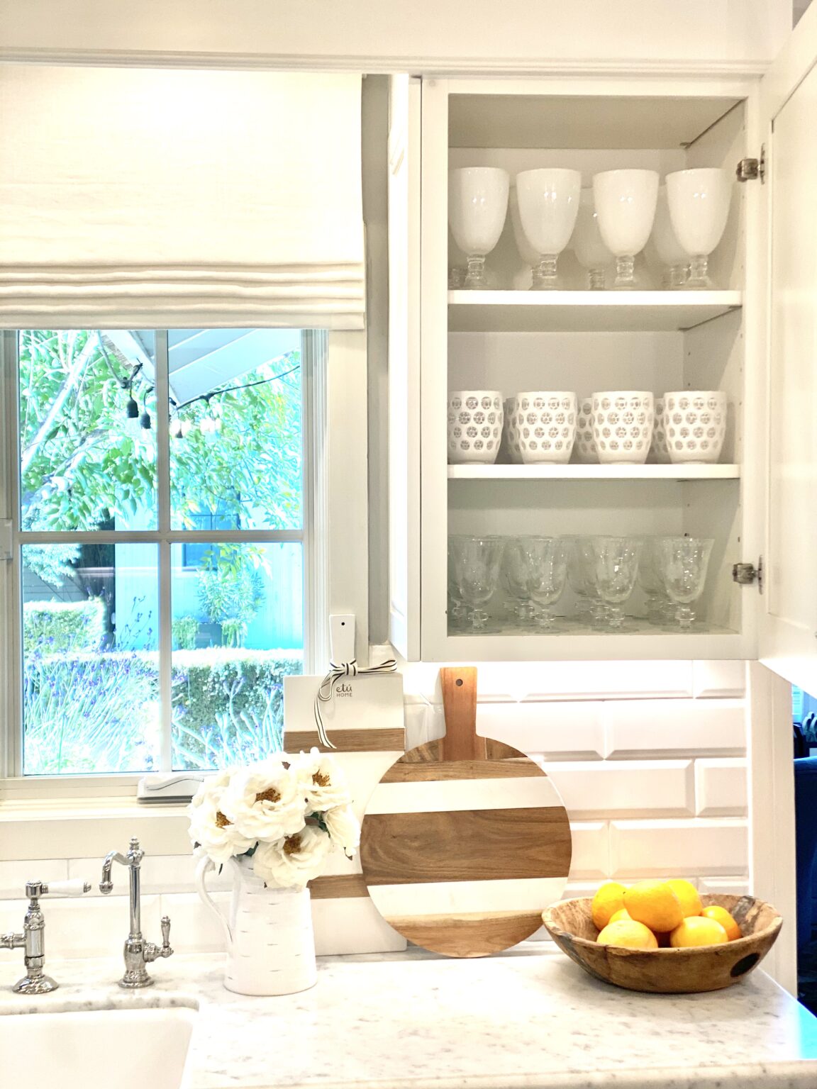 How to Optimize Table Decor Organization to have + to host