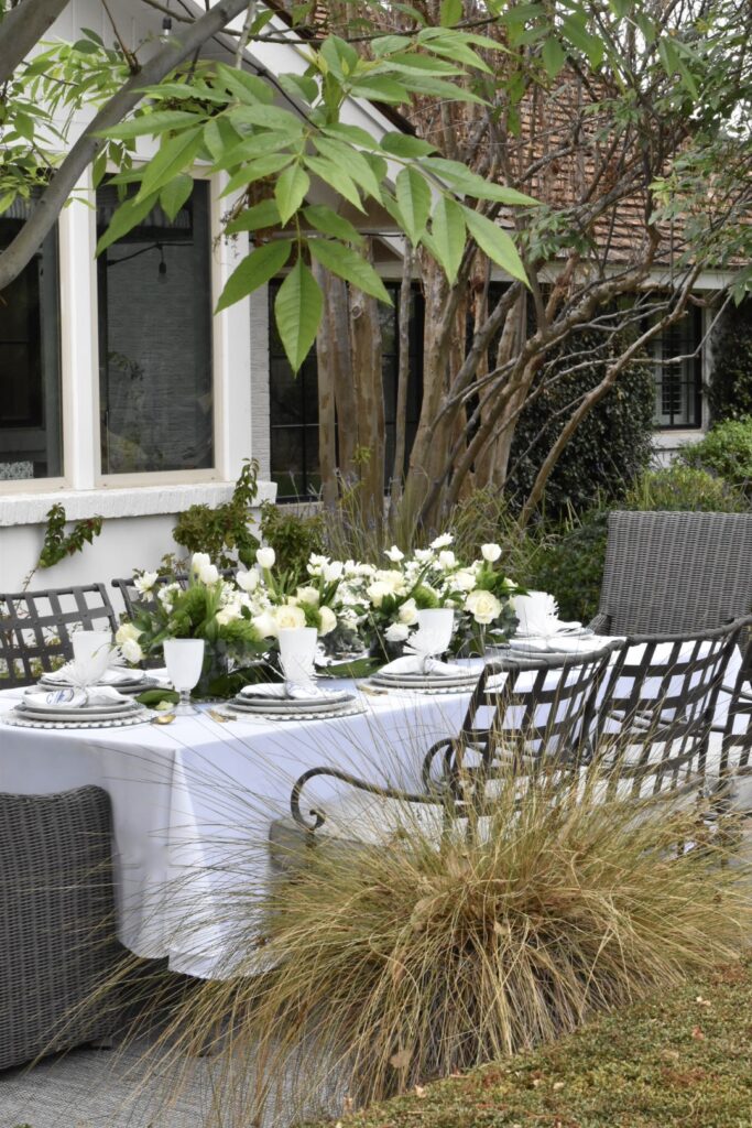 Al Fresco Dining - to have + to host