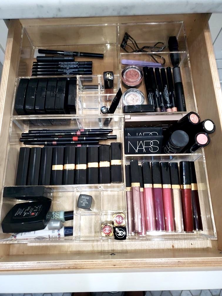 makeup organizer