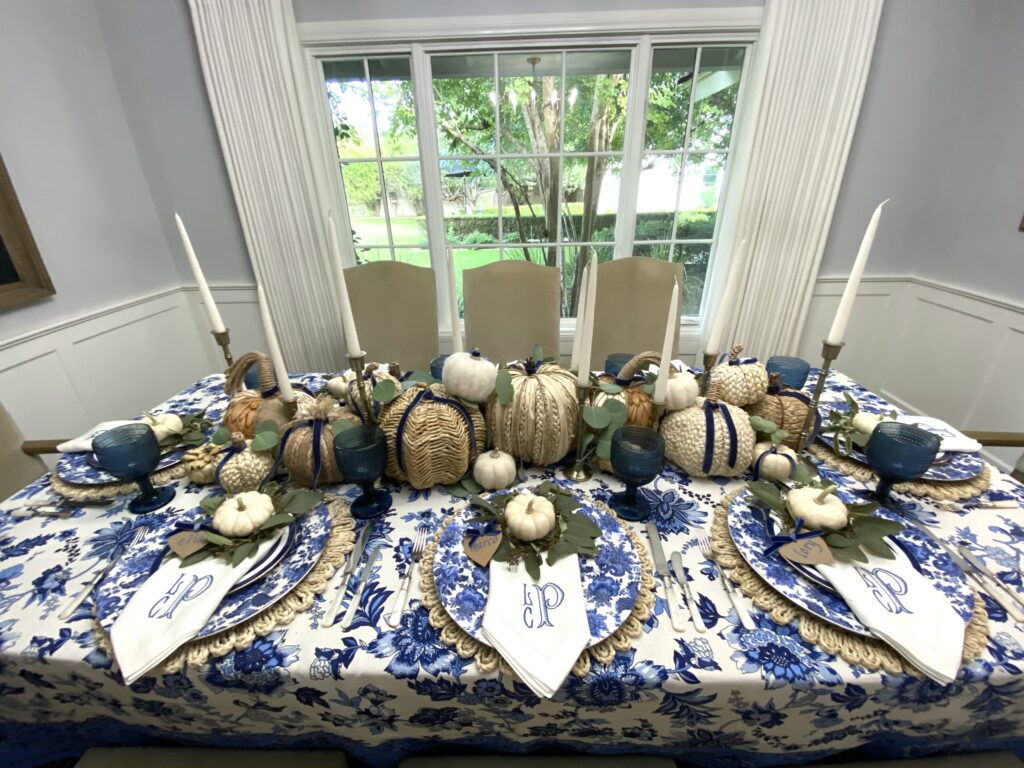 Thanksgiving table